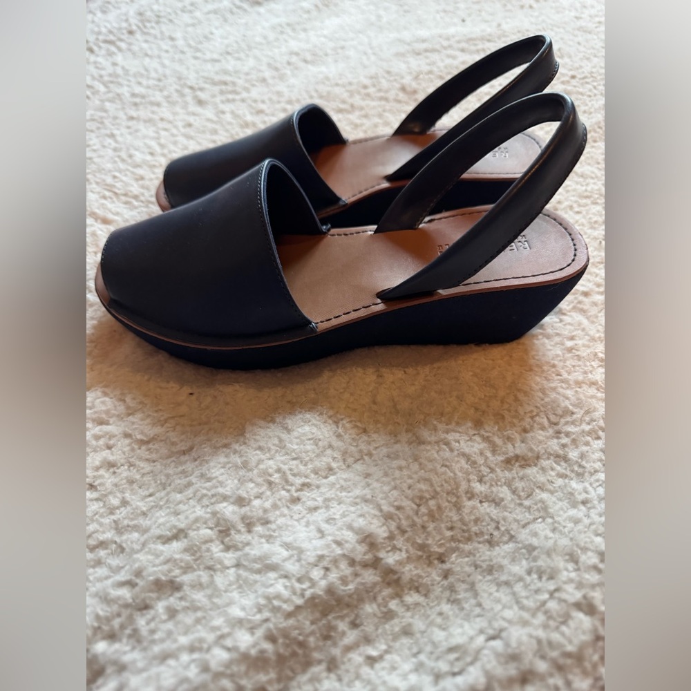 Kenneth Cole Reaction Navy Blue Sandals - Size 7M - Picture 2 of 6